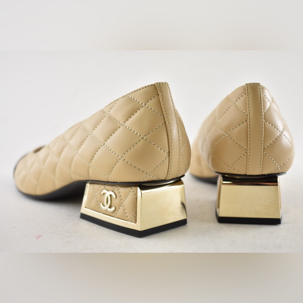 Chanel 24B Beige Lambskin Quilted Black Cap CC Logo Gold Block Heel Pumps 37.5 - Picture 14 of 16